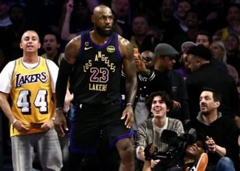 Леброн прижал «Хьюстон»! «Лейкерс» ведут 2-0 даже без Дончича и Ривза