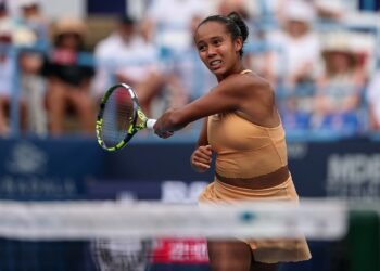 Лейла Фернандес пробилась в четвертьфинал турнира в Штутгарте, где сразится с Рыбакиной