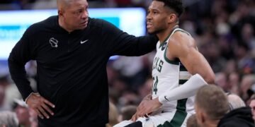 Первая отставка тренера в НБА после регулярки! «Милуоки» решил не церемониться с Риверсом