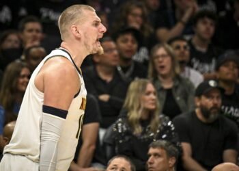 Йокича закрыли как следует. «Денвер» болезненно проиграл и теперь отстаёт в серии