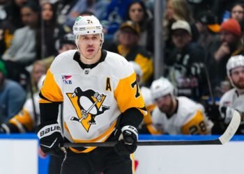 «Никто в нас не верит, но мы верим в себя». Малкин — о 0-3 в серии с «Филадельфией»