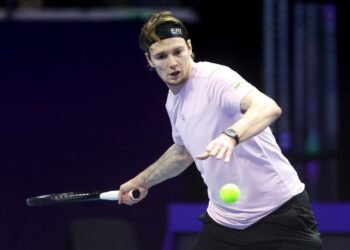 «Помни об этом». Монфис обратился к Бублику у сетки после поражения от него в Монте-Карло