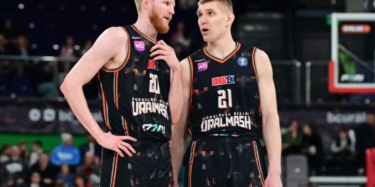 «Нижний» цепляется за плей-офф? Что происходит с «Уралмашем»? Рейтинг силы Единой лиги