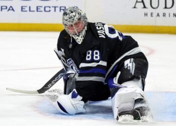 Российский вратарь Андрей Василевский установил исторический рекорд НХЛ