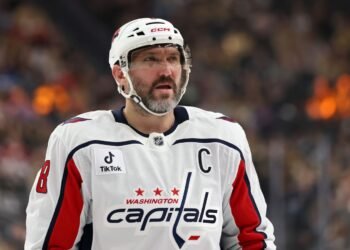 Светлов: мастерства и опыта Овечкина хватит для того, чтобы поиграть в КХЛ