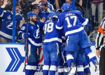 «Тампа-Бэй» выиграла матч плей-офф в овертайме впервые с 2022 года