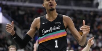 У Вембаньямы первая серьёзная награда в НБА. Виктор — самый юный и единогласный DPOY!