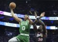 В нужную минуту Джейсон Тейтум зажёгся — за четвёртую четверть у него 11 очков!