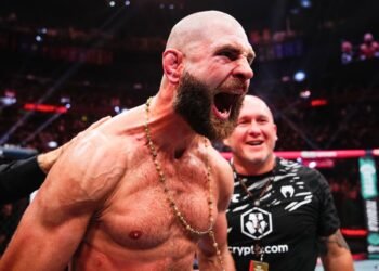 Фриковатый самурай — самый зрелищный боец UFC. За что все любят Иржи Прохазку?