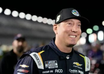 Двукратный чемпион NASCAR Кайл Буш скончался в возрасте 41 года после тяжелой пневмонии и сепсиса