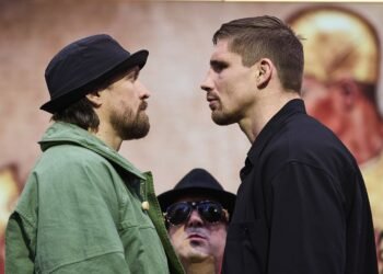 Усик vs Верхувен: чемпион ставит пояс на кон. Способен ли кикбоксёр устроить апсет? LIVE
