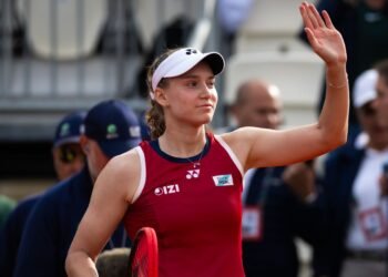 Рыбакина — о победе в первом круге «РГ»: непросто играть в такую жару