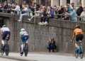 На велоэтапе Ironman в Гамбурге десятки спортсменов массово прокололи шины из-за металлических обломков