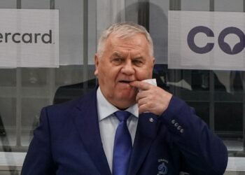 «Хоккей всё равно манит, хоть я и устал». Крикунов о возможном продолжении карьеры тренера