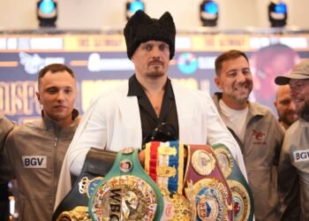 Усик отказался от всех поясов. Кто теперь будет чемпионами в супертяжёлом весе?