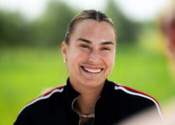 «Перестань меня копировать». Соболенко отреагировала на фото Джоковича из Парижа