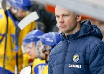 «Кременчуг» уволил известного тафгая с должности главного тренера: детали громкой отставки в хоккее