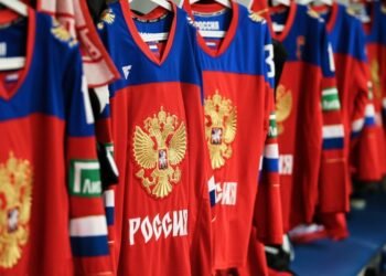 Черкас — об отстранении сборной: российский хоккей и футбол вернутся в последнюю очередь