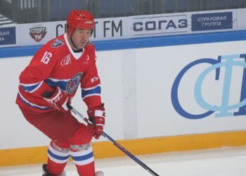 Кожевников: СКА и ЦСКА просто так победу в КХЛ «Локомотиву» уже не отдадут