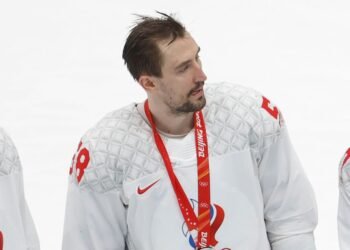 «Не верю в то, что мы сильно отстали». Слепышев — об уровне российского хоккея