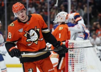 Несколько клубов НХЛ хотят приобрести Минтюкова у «Анахайма» — PuckPedia