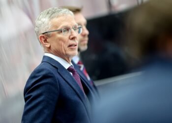 Олимпийский чемпион: ещё один скромный сезон Ларионову уже не простят