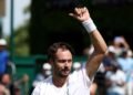 Сафиуллин выиграл третий пятисетовик на Уимблдоне-2026 подряд