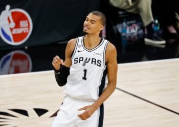 У Вембаньямы 16,6% на MVP и 12,5% на чемпионство в новом сезоне. Откуда взялись эти цифры?