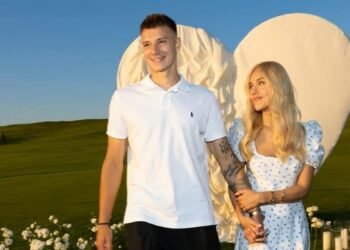 «Щоб дотягнутися до мене»: Бражко показав романтичні кадри зі своєю дружиною