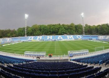 Стадіон Динамо опинився під обстрілом: росіяни влучили в арену реактивним шахедом – відео