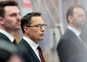 Ги Буше объяснил, почему вместе с ним в Россию прилетела его дочь-хоккеистка