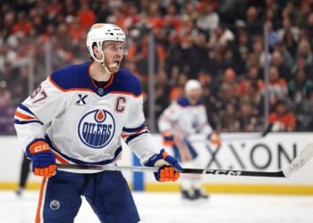 Макдэвид — лучший центрфорвард НХЛ по версии NHL Network. В топ-20 — ни одного россиянина