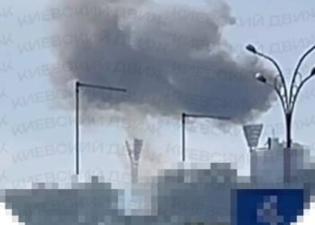 Возле стадиона «Динамо» им. В. Лобановского поднимается дым, но горит не он (ФОТО, ВИДЕО)