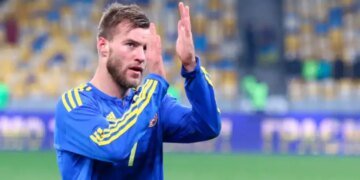 "Когда твои родные сидят под “шахедами” и ракетами, это всегда влияет на игроков" — Ярмоленко об атаках РФ перед матчем с Венгрией