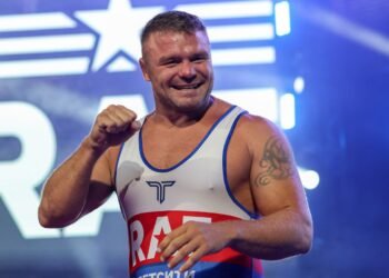 Не выдержал без боёв и трёх месяцев. Малыхин возвращается, но зачем?
