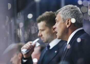 Квартальнов — о матчах «Локомотива» и «Авангарда»: неважно, кто тренер. Первенство идёт