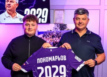 Официально. ЛНЗ продлил контракт с Пономаревым