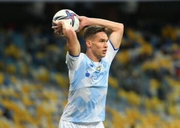 «Чого ви такі злі?»: захисник Динамо вступив у конфлікт з блогером і відправив його на риболовлю