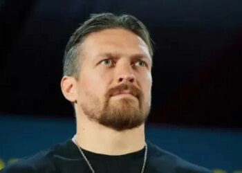 «Роднички, мы в Эр-Рияде»: Усик пришёл поддержать Роналду на матче «Аль-Насра»