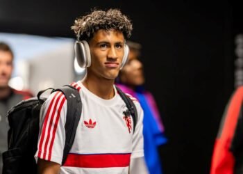 16-летний полузащитник поставил пять условий «Манчестер Юнайтед», чтобы остаться. Клуб требования отклонил