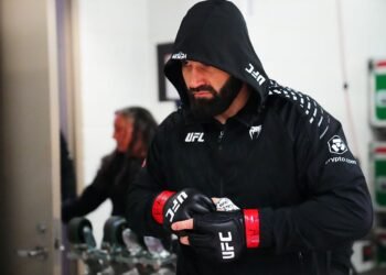 Взлёт или падение на дно? UFC 333 станет определяющим для Мурзаканова