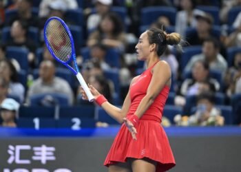 Чжэн Циньвэнь снялась с турнира WTA-250 в Осаке
