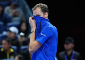 Даниил Медведев опустился на шестую строчку рейтинга ATP после дисквалификации в Пекине