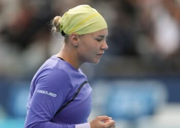 Диана Шнайдер обыграла Каролину Мухову в третьем круге WTA-1000 в Ухане