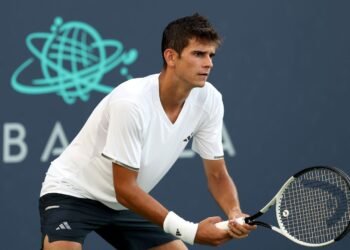 Ходар не смог выйти во второй круг турнира ATP-500 в Токио, крупно проиграв Вальехо