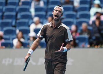 Карен Хачанов вышел во второй круг турнира ATP-250 в Алма-Ате