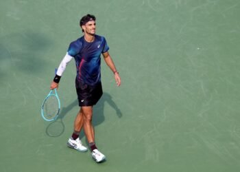 Лоренцо Музетти обыграл Люка Ван Аша и вышел в 1/2 финала турнира ATP-250 в Лионе