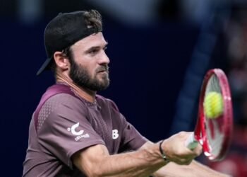 Томми Пол вышел в четвертьфинал турнира ATP-250 в Лионе